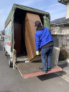 リフォームに伴う家具の回収をさせて頂きました。