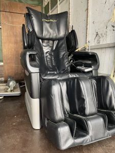 電動マッサージチェアの引き取りです。
