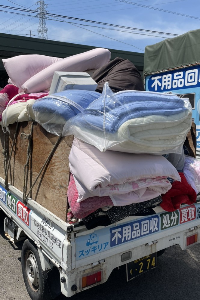 高松市上福岡町で布団・衣類の回収を行いました。