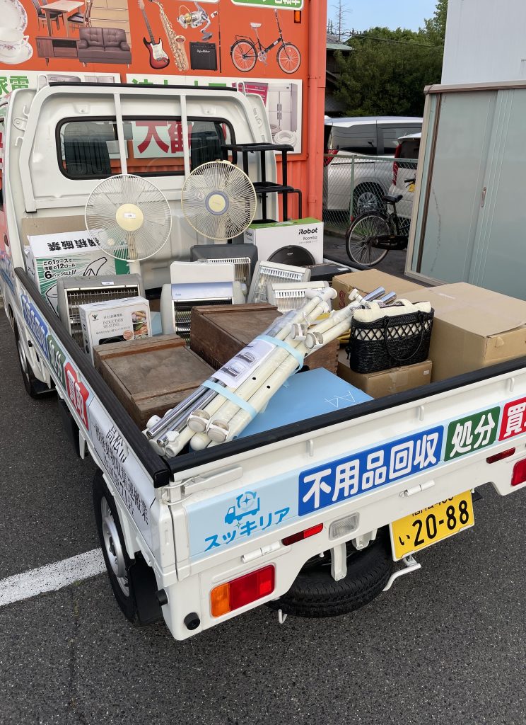 小型家電・雑貨・工具などの不用品を回収しました。