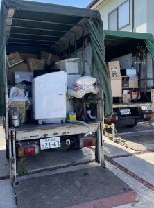 ２トン車 ２台分の不用品回収です。