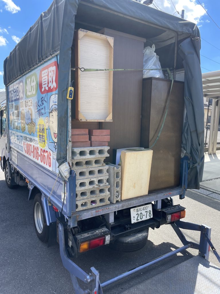 高松市花園町でお部屋とお庭の不用品を回収！