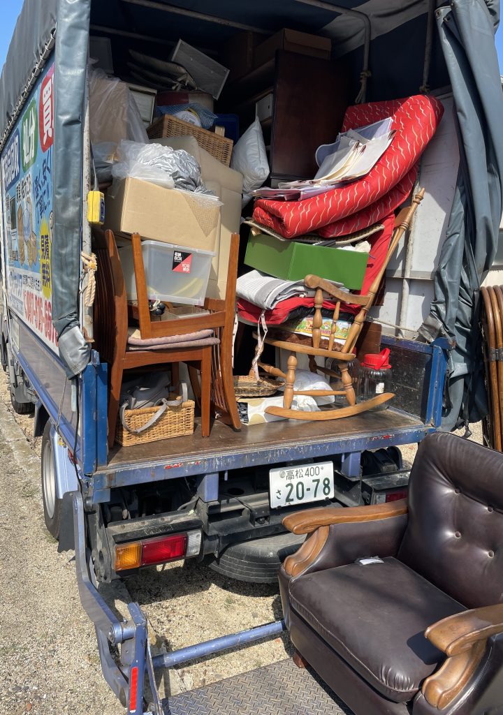 高松市生島町での不用品回収です。