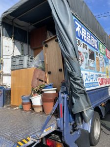 高松市飯田町で物置の中の不用品回収です。
