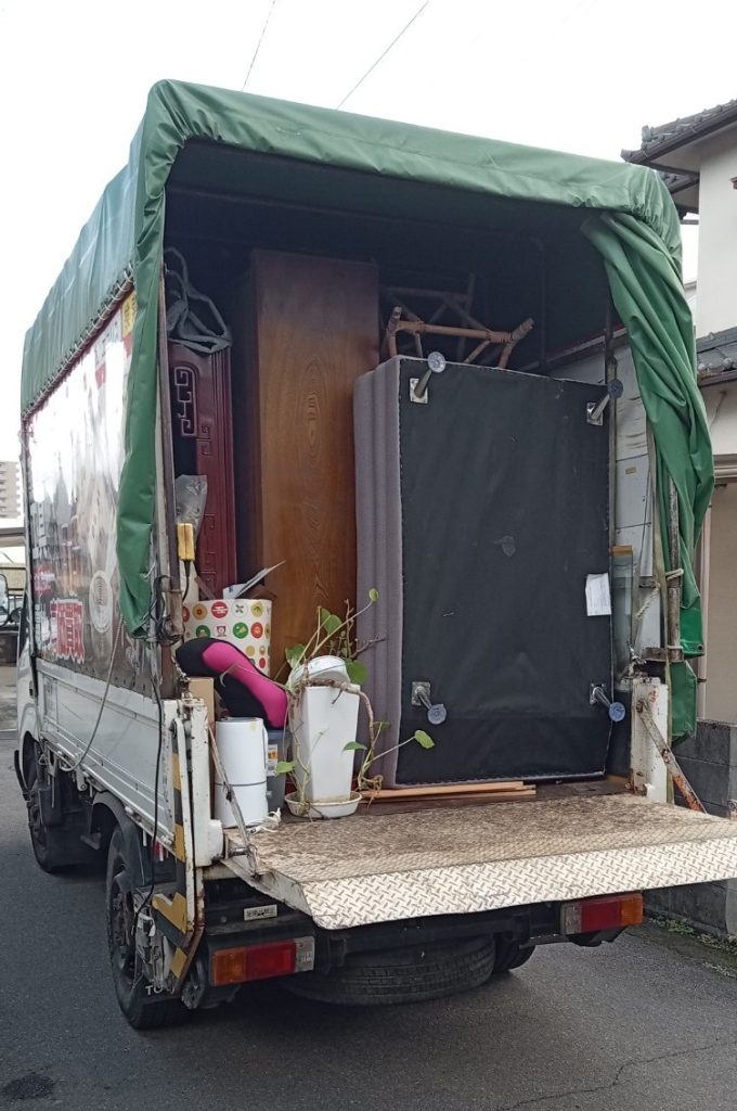 高松市西町で二部屋分の不用品回収です!
