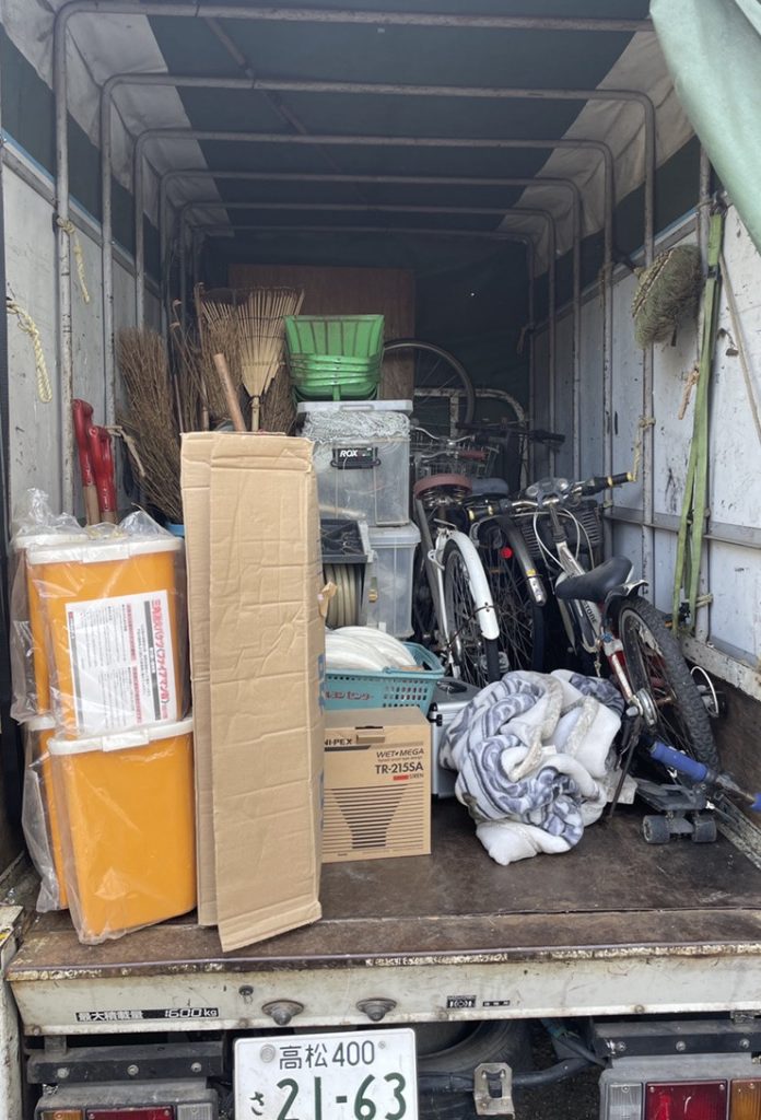 高松市太田下町で物置内の回収です！