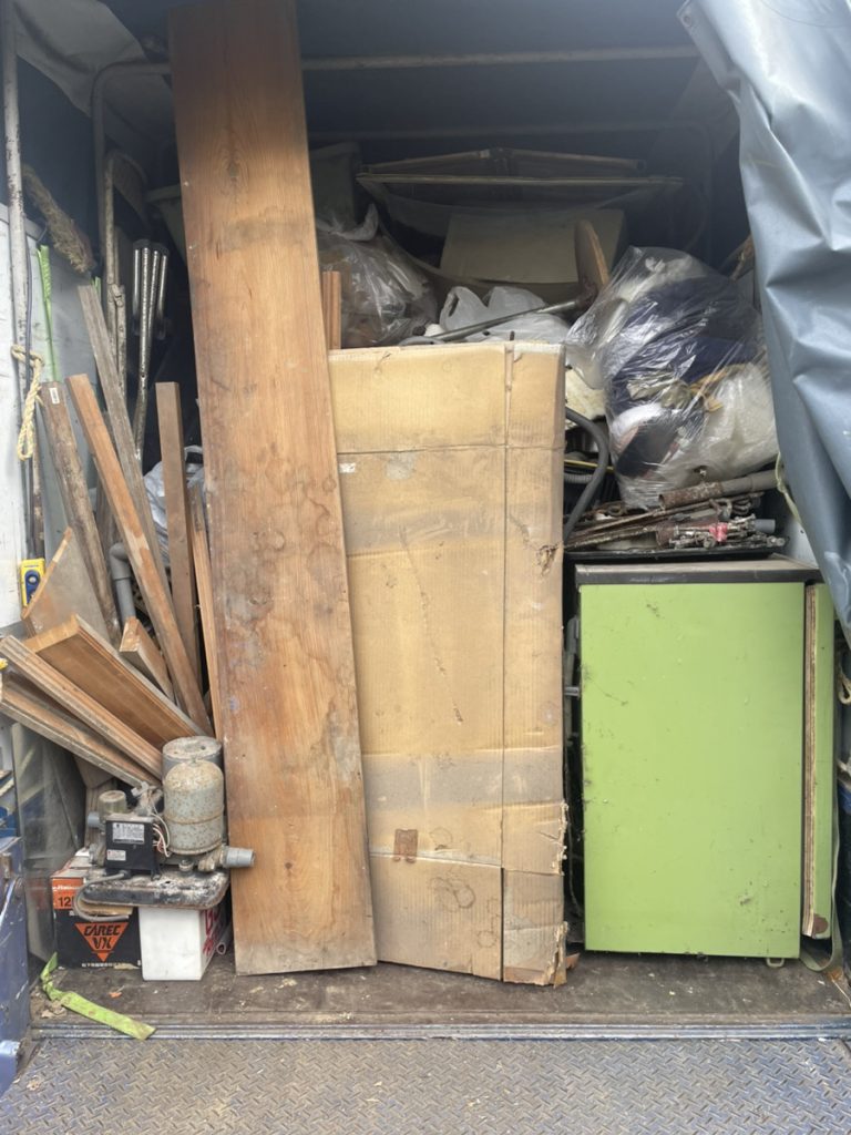 高松市東ハゼ町にて物置内の回収です！