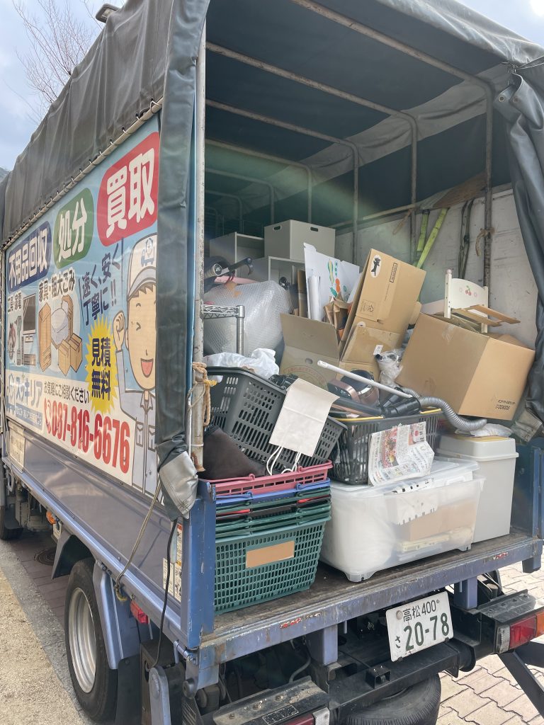 鶴市町で不用品回収です。