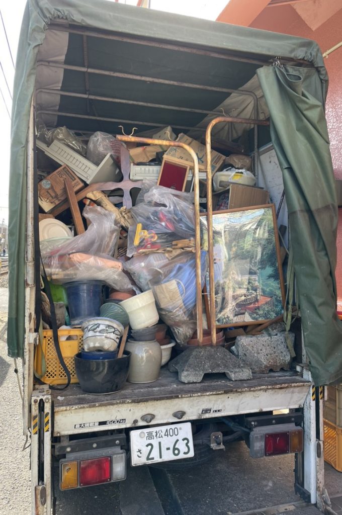 高松市国分寺町で、物置き＆お庭の不用品回収です！